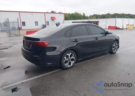 2021 Kia Forte Lxs z USA, uszkodzony, nr VIN 3KPF24AD7ME376138